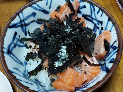 ピリ辛サーモン丼